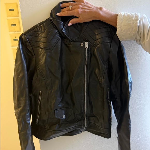Andrew Marc New York Women’s NYSA Motorcycle Leather Jacket - Picture 3 of 4